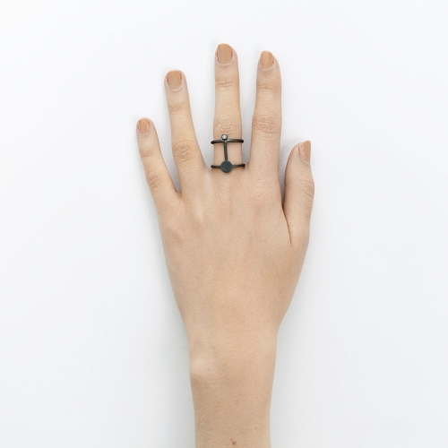 A Spectral Haze Ring Oxid Bjørg