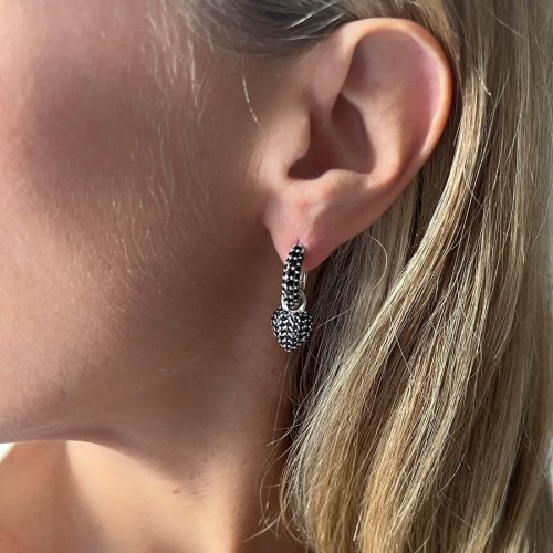 Timeless Tiny Hoops Svart Spinel Silver Charlotte Bonde
