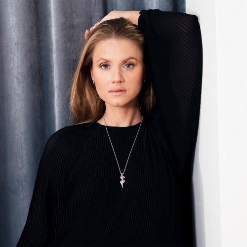 Nous Les Femmes Ear Efva Attling