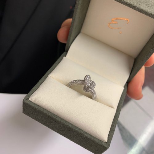 The Legacy Knot Ring Small Pavé Vitguld Engelbert