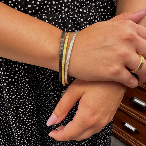 The Beating Of My Heart Armring Guld Jenny Kåberg Metalldesign